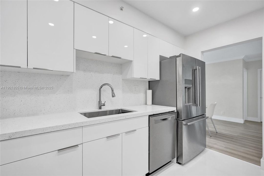 For Rent: $3,600 (1 beds, 1 baths, 835 Square Feet)