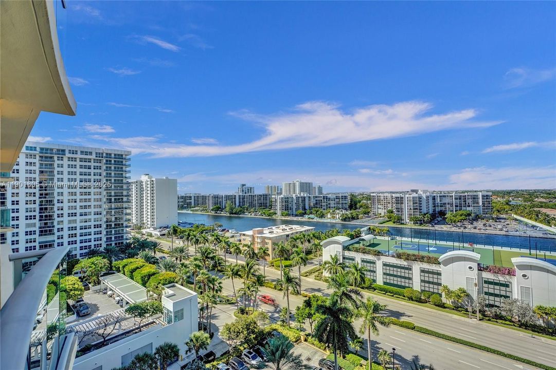 For Rent: $3,600 (1 beds, 1 baths, 835 Square Feet)