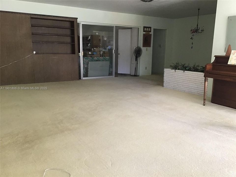 最近售出: $585,000 (3 贝兹, 3 浴室, 1959 平方英尺)