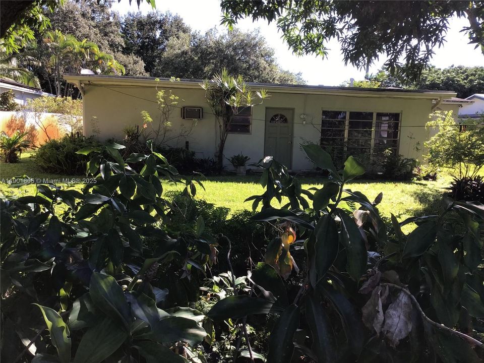 最近售出: $585,000 (3 贝兹, 3 浴室, 1959 平方英尺)