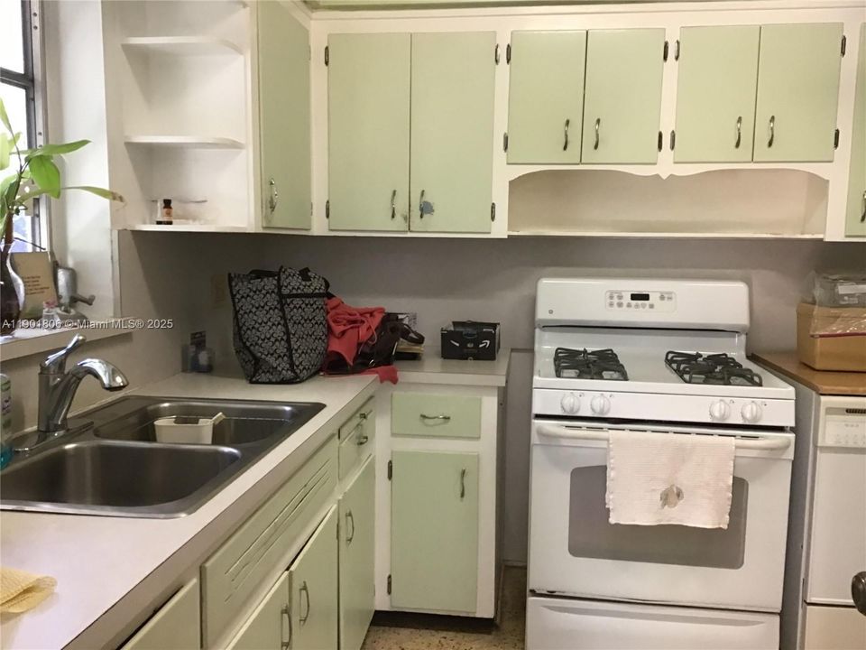 最近售出: $585,000 (3 贝兹, 3 浴室, 1959 平方英尺)