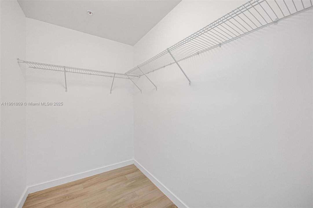 For Sale: $475,000 (1 beds, 1 baths, 819 Square Feet)