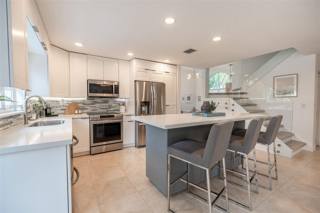 For Rent: $6,850 (4 beds, 3 baths, 2213 Square Feet)