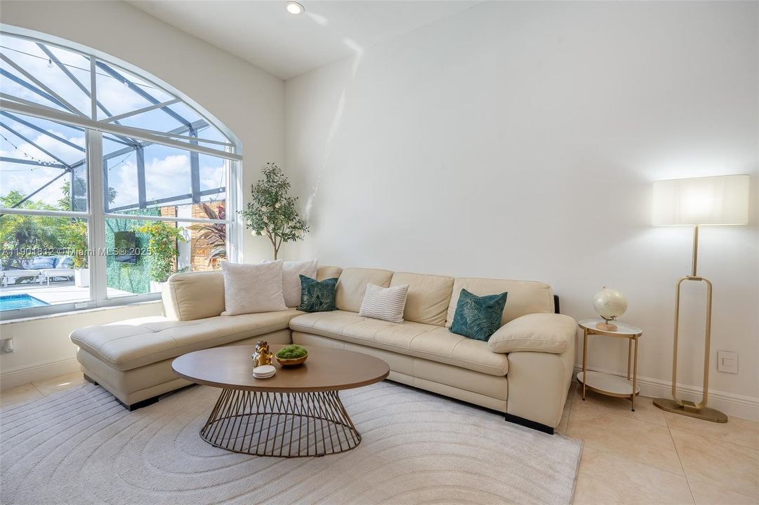 For Rent: $6,850 (4 beds, 3 baths, 2213 Square Feet)