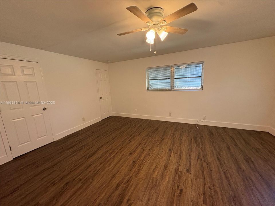 合同活跃: $2,600 (3 贝兹, 2 浴室, 1243 平方英尺)