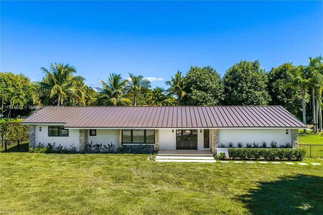 Completely renovated 2982sq ft under AC, 5 beds, 3.5 baths, set on an oversized 21,000 sq.ft. lot