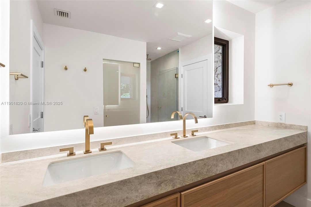 Jack and Jill Bathroom - double Sinks & Window