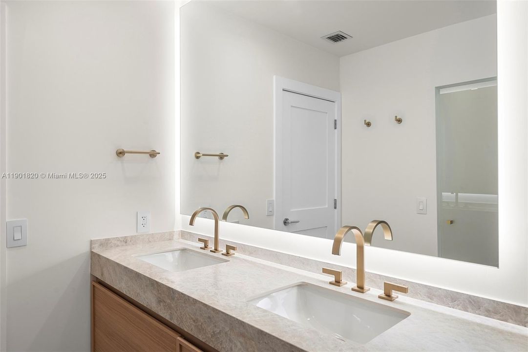 Jack and Jill Bathroom - double Sinks & Window