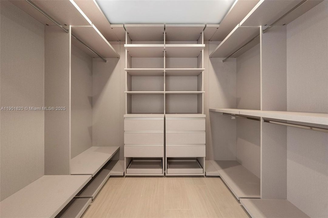 待售: $2,900,000 (5 贝兹, 3 浴室, 2488 平方英尺)