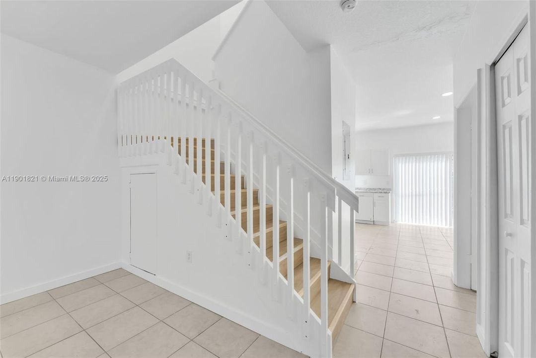 For Sale: $278,000 (3 beds, 2 baths, 1509 Square Feet)