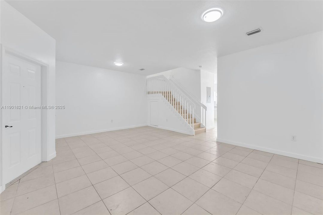 For Sale: $278,000 (3 beds, 2 baths, 1509 Square Feet)