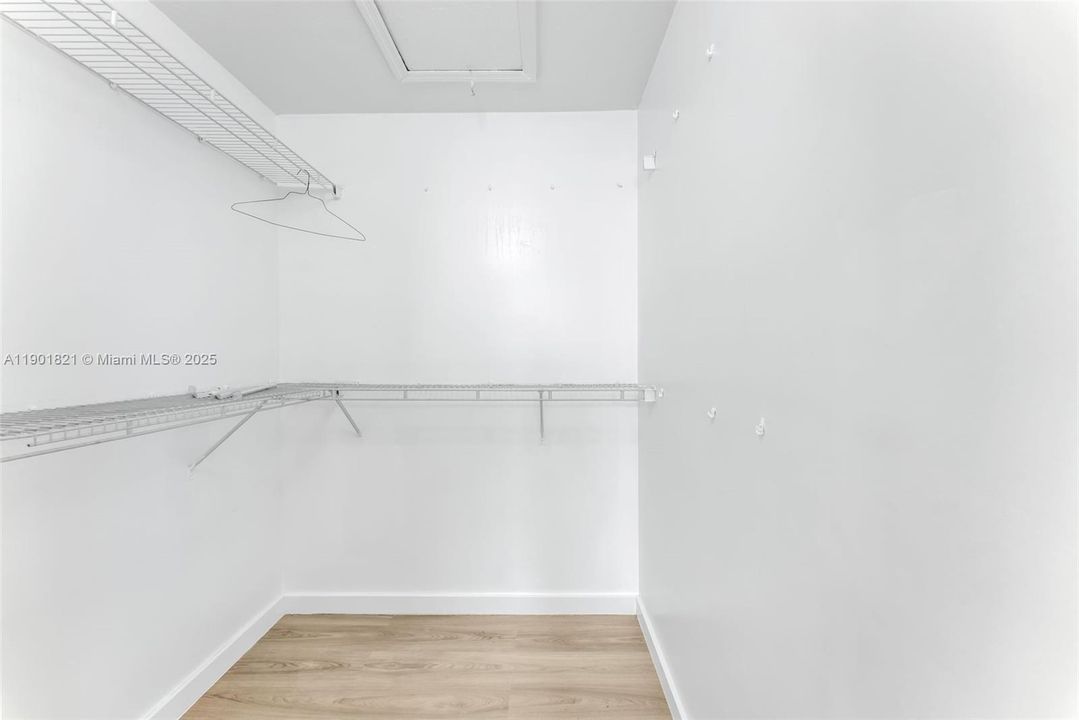 For Sale: $278,000 (3 beds, 2 baths, 1509 Square Feet)