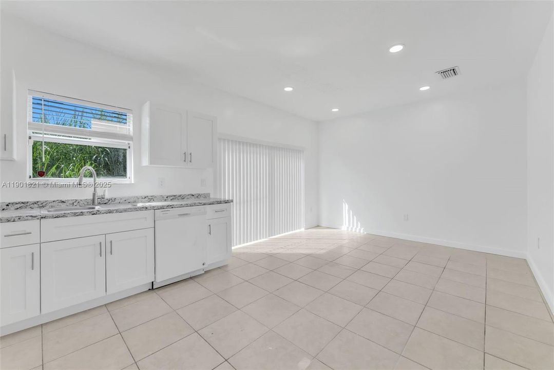 For Sale: $278,000 (3 beds, 2 baths, 1509 Square Feet)