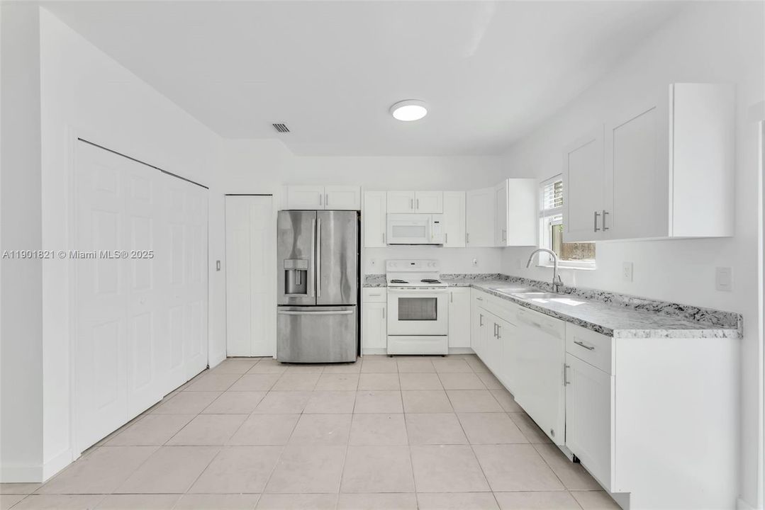 For Sale: $278,000 (3 beds, 2 baths, 1509 Square Feet)