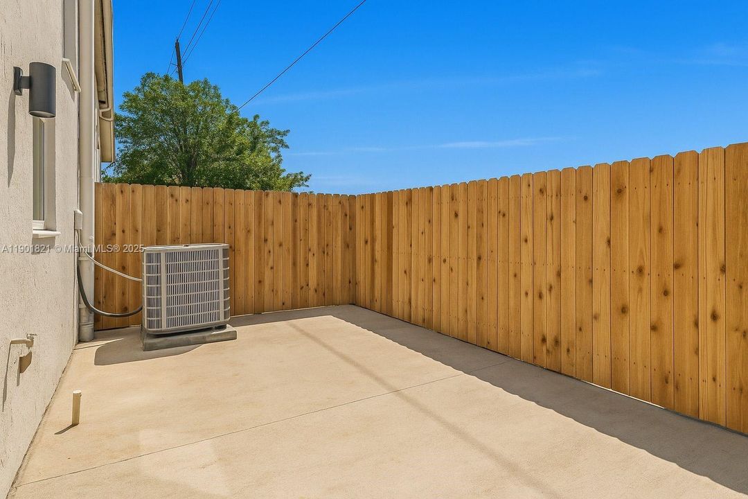 For Sale: $278,000 (3 beds, 2 baths, 1509 Square Feet)