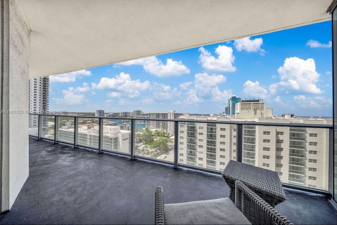 待售: $618,000 (1 贝兹, 1 浴室, 869 平方英尺)