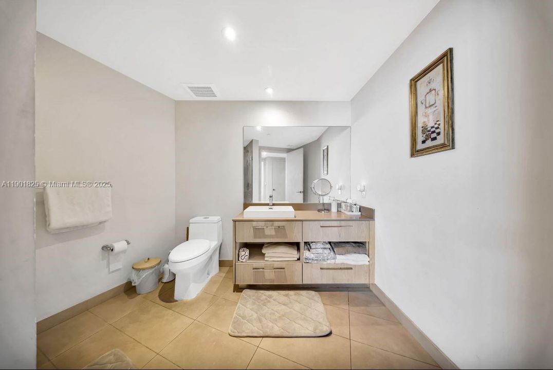 待售: $618,000 (1 贝兹, 1 浴室, 869 平方英尺)