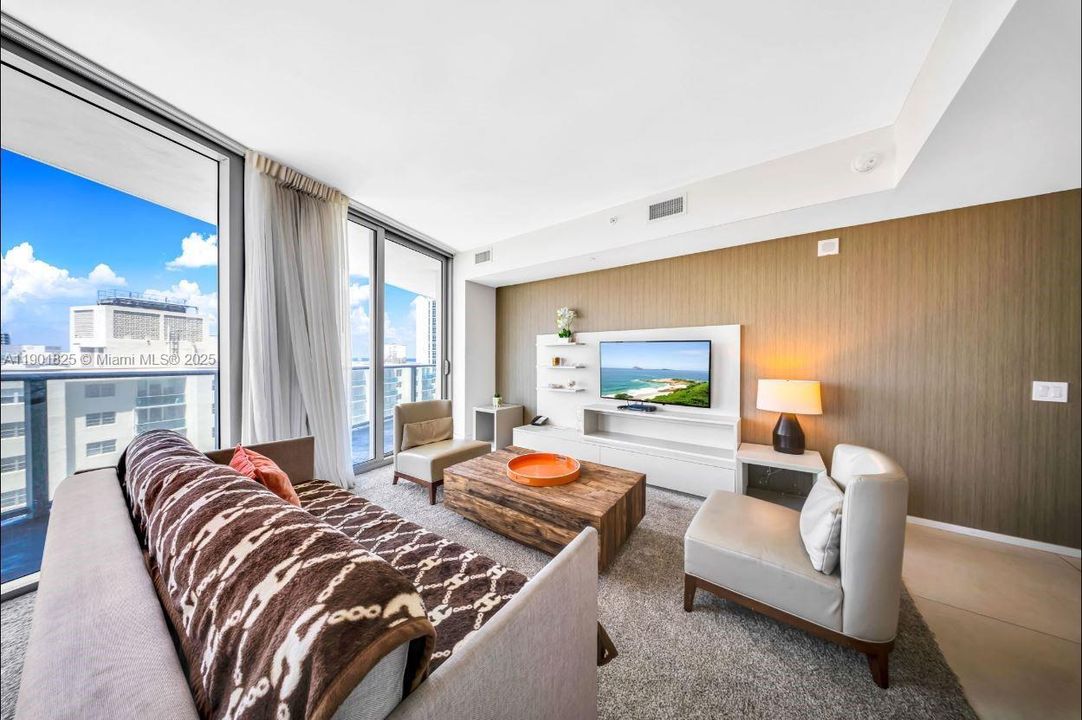 待售: $618,000 (1 贝兹, 1 浴室, 869 平方英尺)