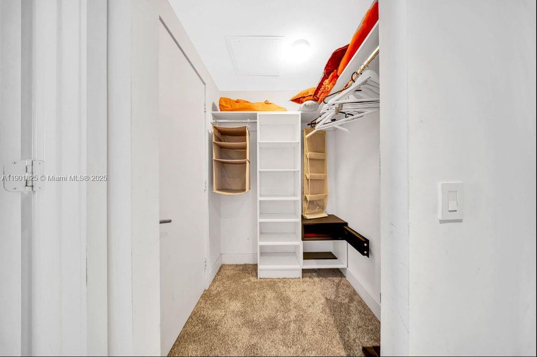 待售: $618,000 (1 贝兹, 1 浴室, 869 平方英尺)