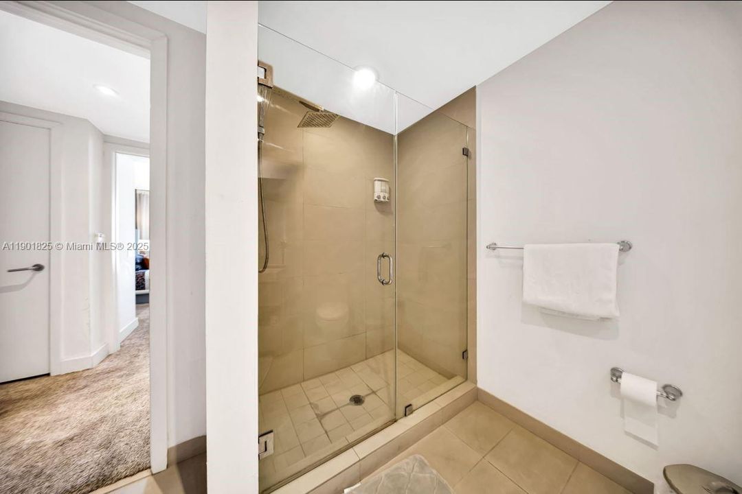 待售: $618,000 (1 贝兹, 1 浴室, 869 平方英尺)