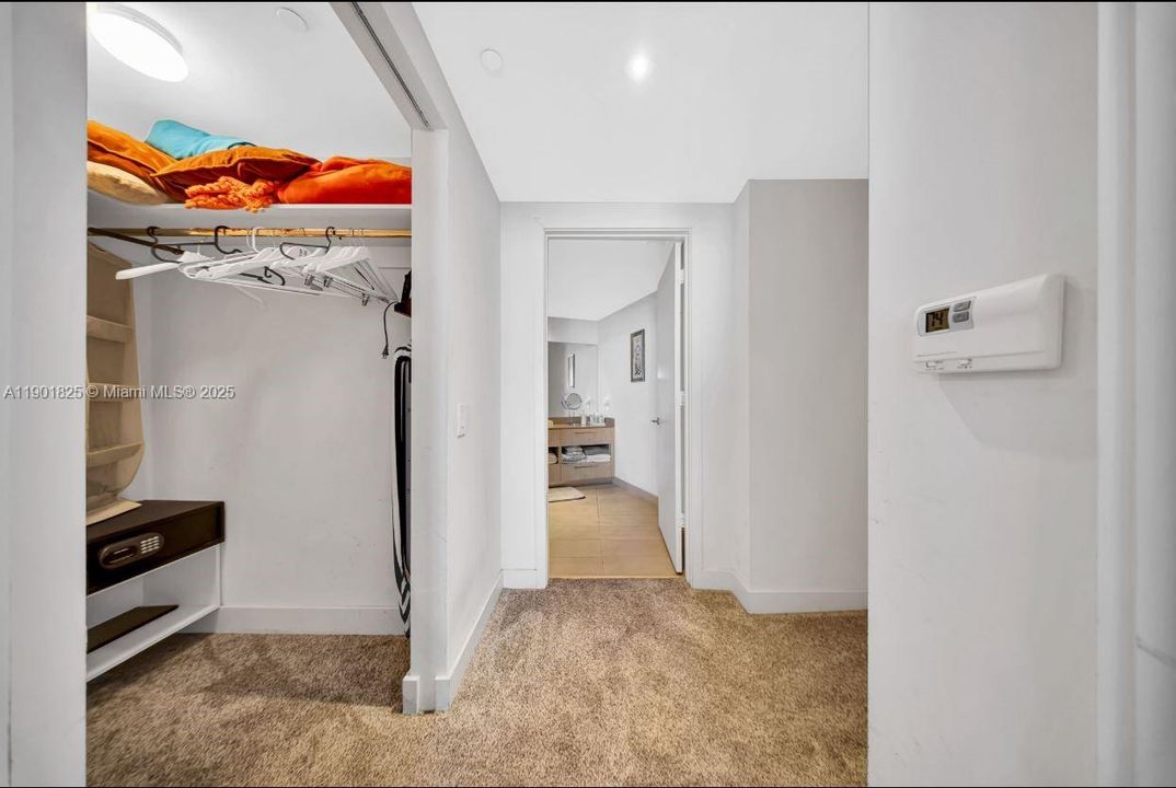 待售: $618,000 (1 贝兹, 1 浴室, 869 平方英尺)