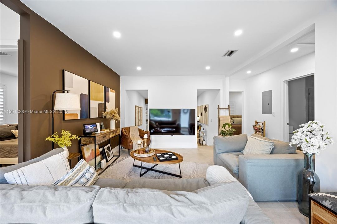 For Sale: $1,590,000 (4 beds, 2 baths, 1474 Square Feet)