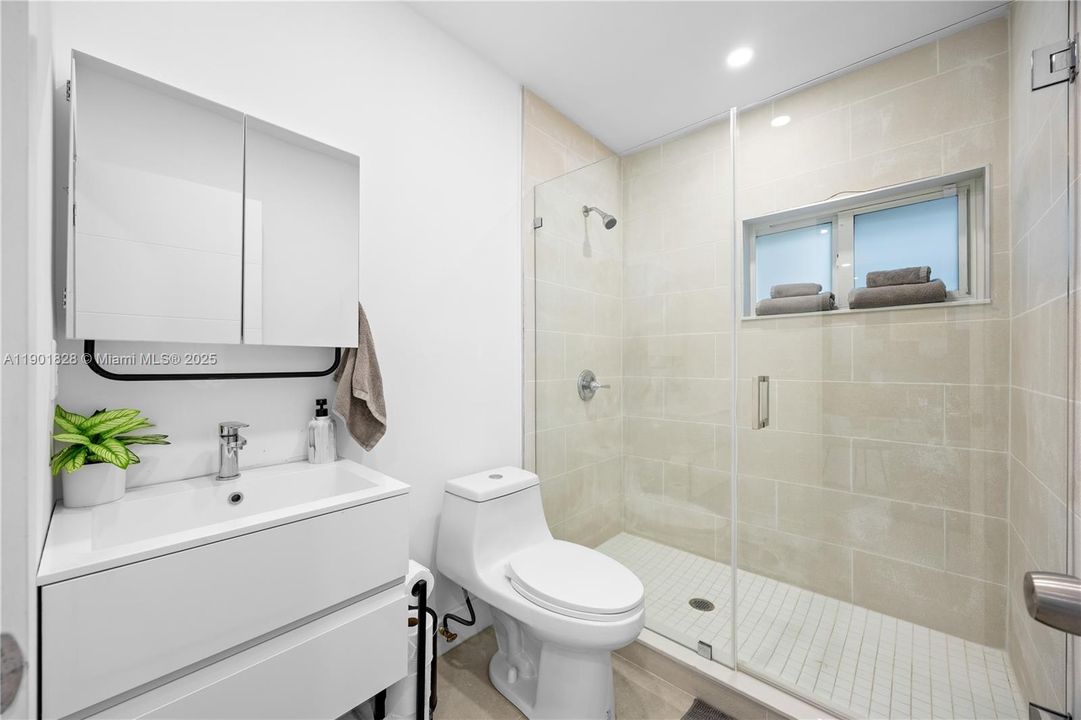 For Sale: $1,590,000 (4 beds, 2 baths, 1474 Square Feet)