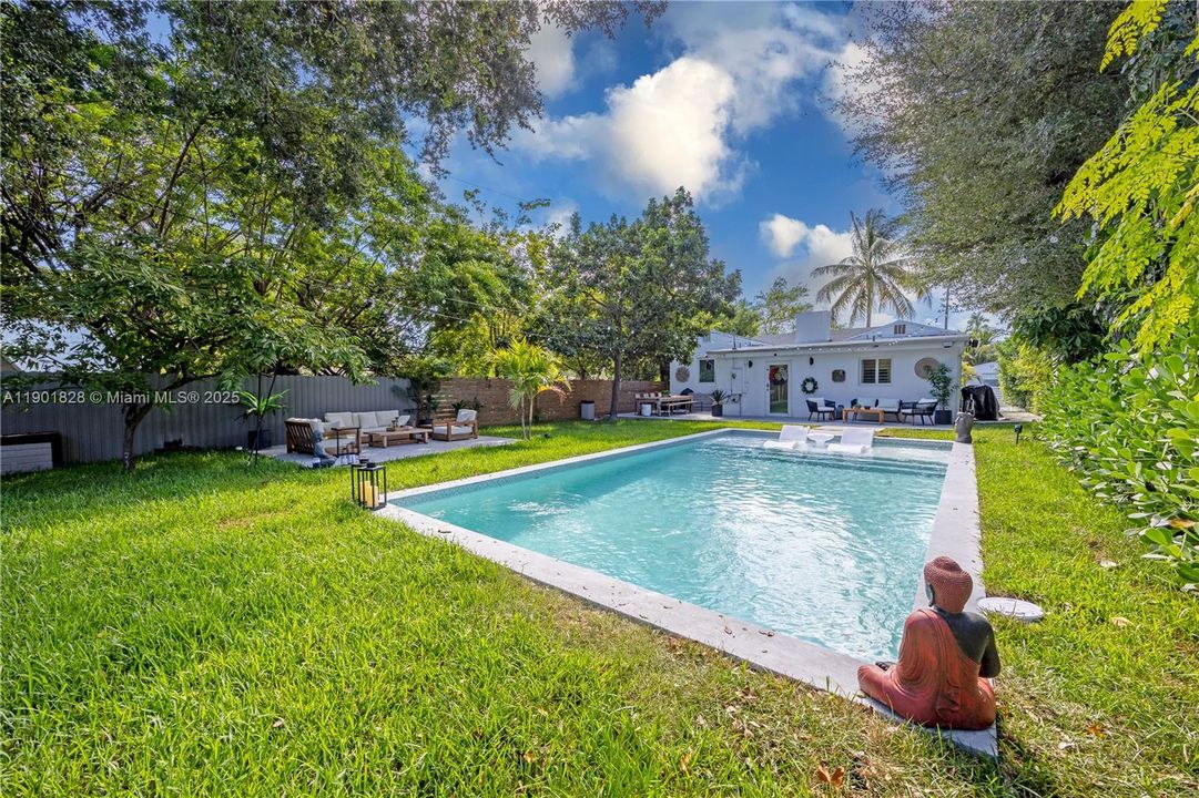 For Sale: $1,590,000 (4 beds, 2 baths, 1474 Square Feet)