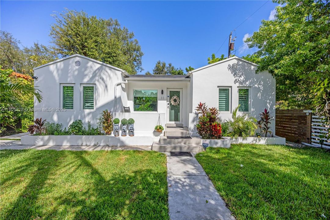 For Sale: $1,590,000 (4 beds, 2 baths, 1474 Square Feet)