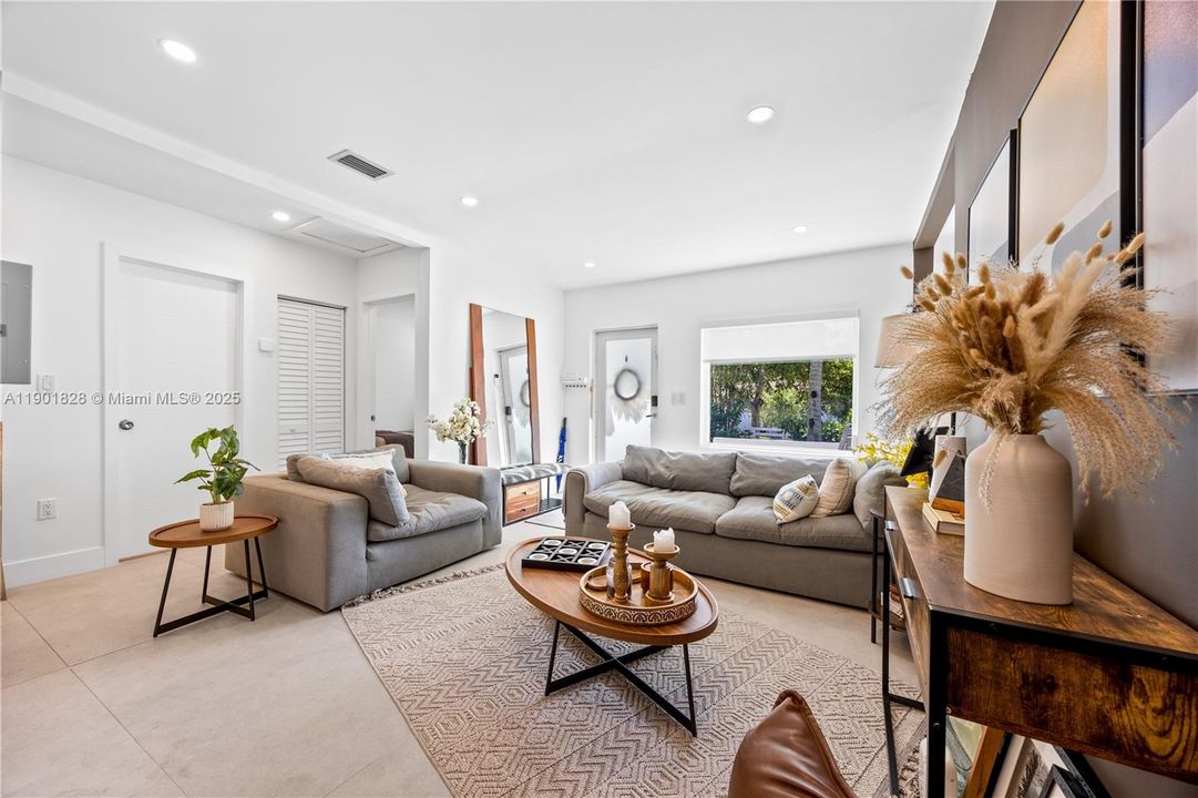 For Sale: $1,590,000 (4 beds, 2 baths, 1474 Square Feet)