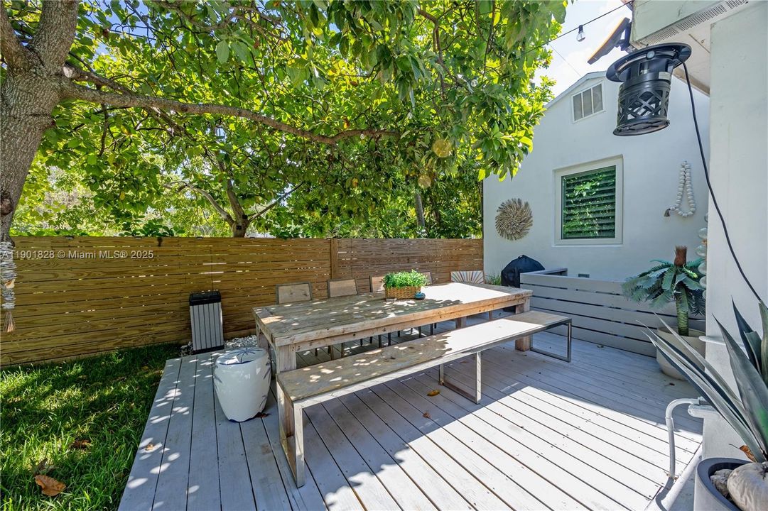 For Sale: $1,590,000 (4 beds, 2 baths, 1474 Square Feet)