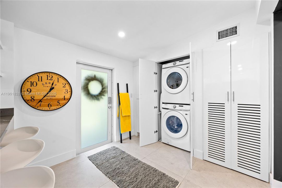 For Sale: $1,590,000 (4 beds, 2 baths, 1474 Square Feet)