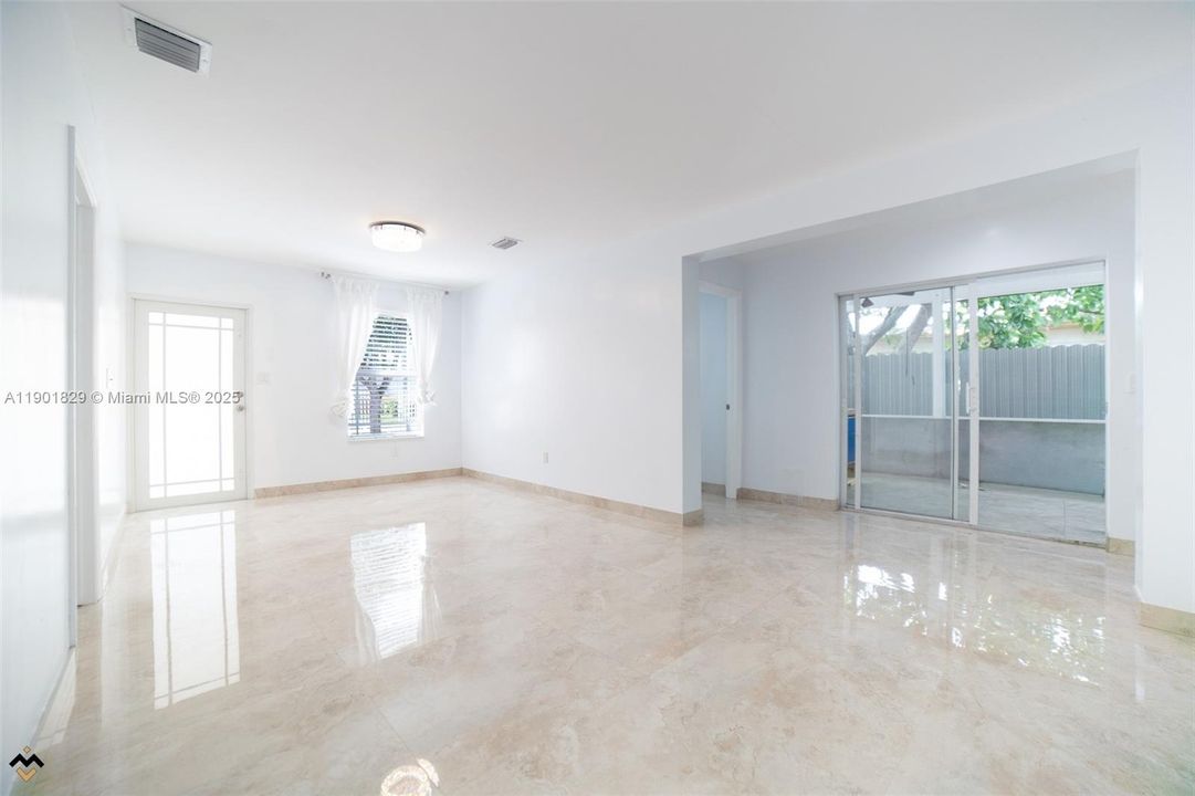 Recently Rented: $4,250 (4 beds, 4 baths, 1650 Square Feet)