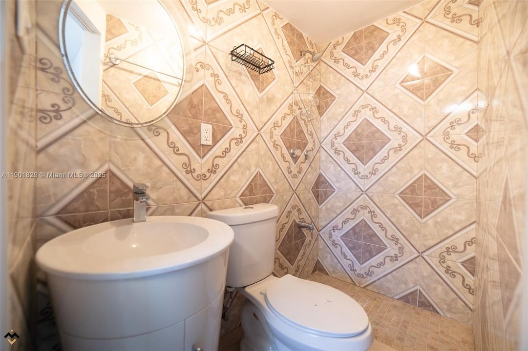 Recently Rented: $4,250 (4 beds, 4 baths, 1650 Square Feet)