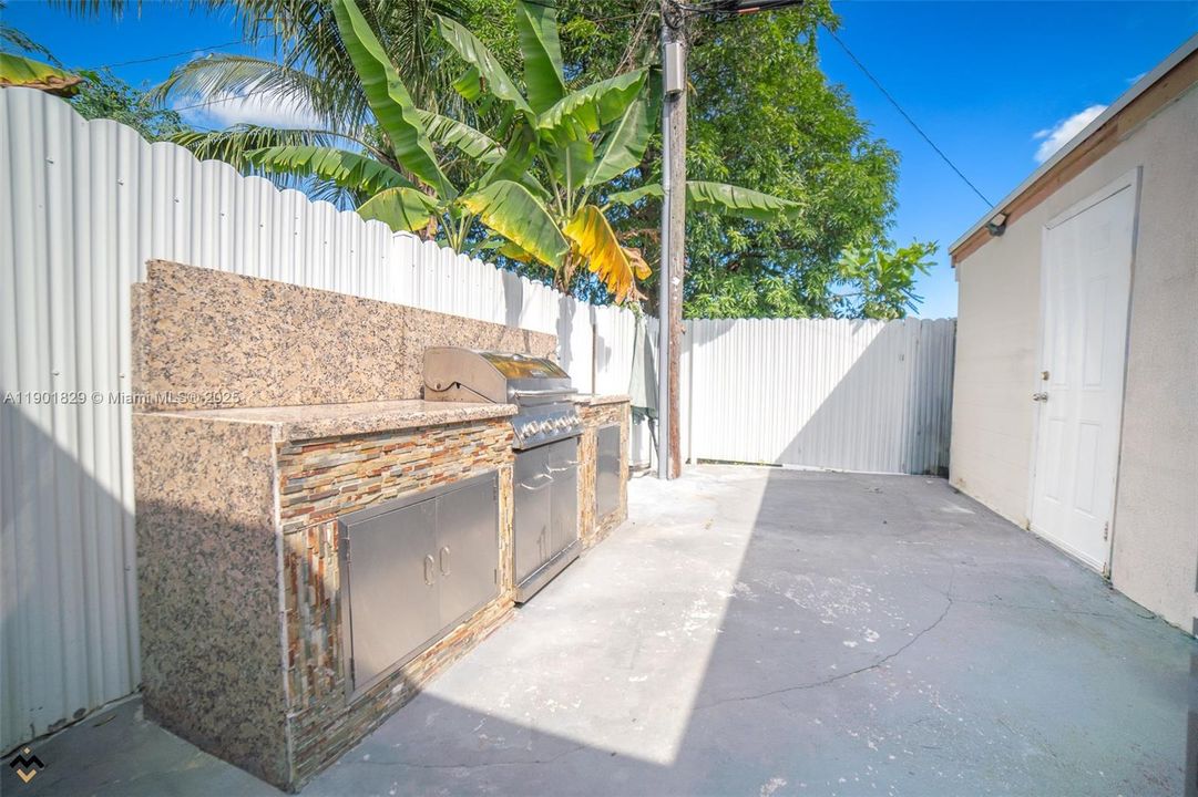 Recently Rented: $4,250 (4 beds, 4 baths, 1650 Square Feet)