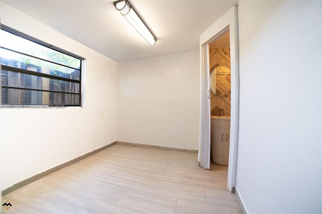 Recently Rented: $4,250 (4 beds, 4 baths, 1650 Square Feet)