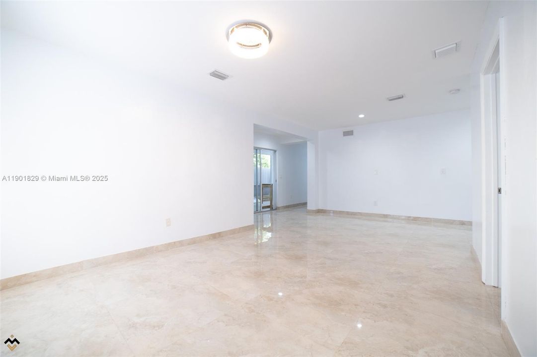 Recently Rented: $4,250 (4 beds, 4 baths, 1650 Square Feet)