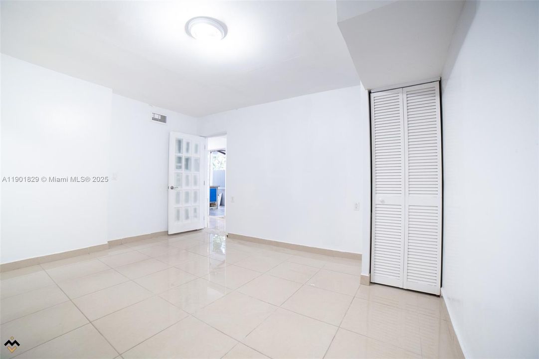 Recently Rented: $4,250 (4 beds, 4 baths, 1650 Square Feet)