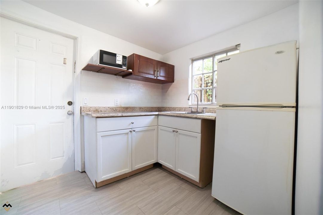 Recently Rented: $4,250 (4 beds, 4 baths, 1650 Square Feet)