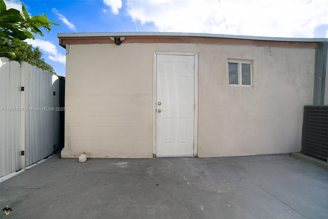 Recently Rented: $4,250 (4 beds, 4 baths, 1650 Square Feet)