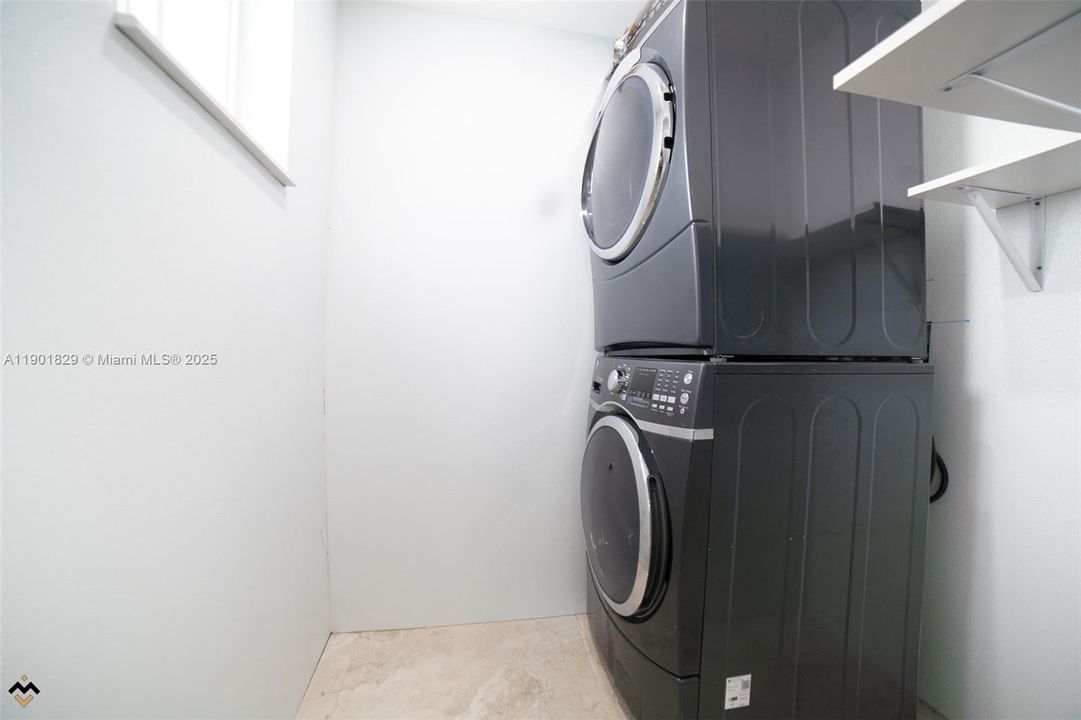 Recently Rented: $4,250 (4 beds, 4 baths, 1650 Square Feet)