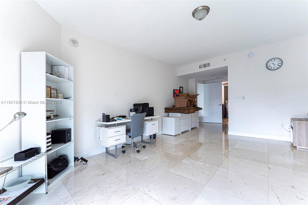 For Sale: $1,100,000 (2 beds, 2 baths, 2001 Square Feet)