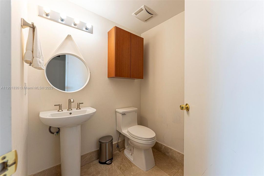 For Sale: $1,100,000 (2 beds, 2 baths, 2001 Square Feet)