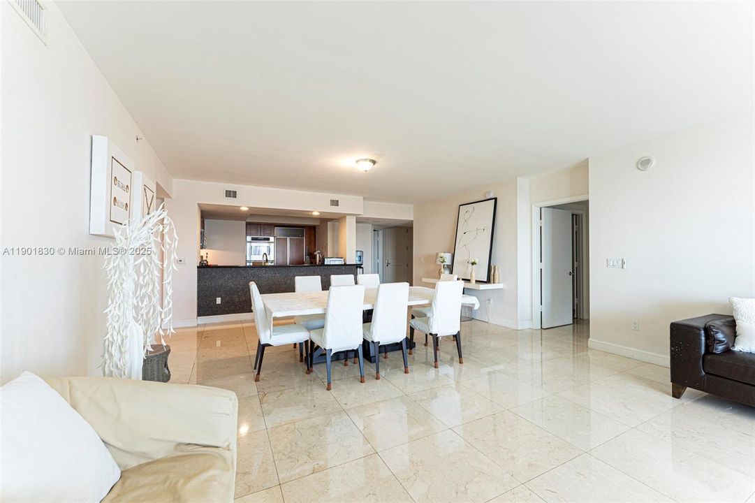 For Sale: $1,100,000 (2 beds, 2 baths, 2001 Square Feet)
