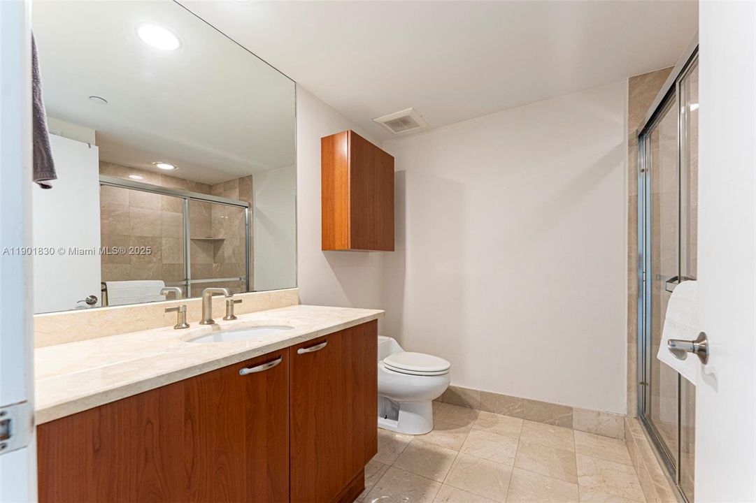 For Sale: $1,100,000 (2 beds, 2 baths, 2001 Square Feet)