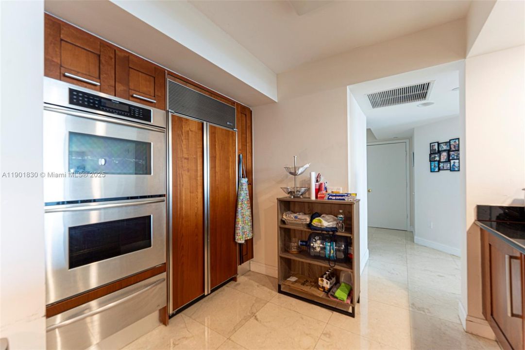 For Sale: $1,100,000 (2 beds, 2 baths, 2001 Square Feet)