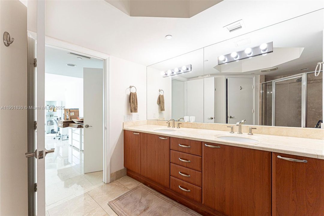 For Sale: $1,100,000 (2 beds, 2 baths, 2001 Square Feet)