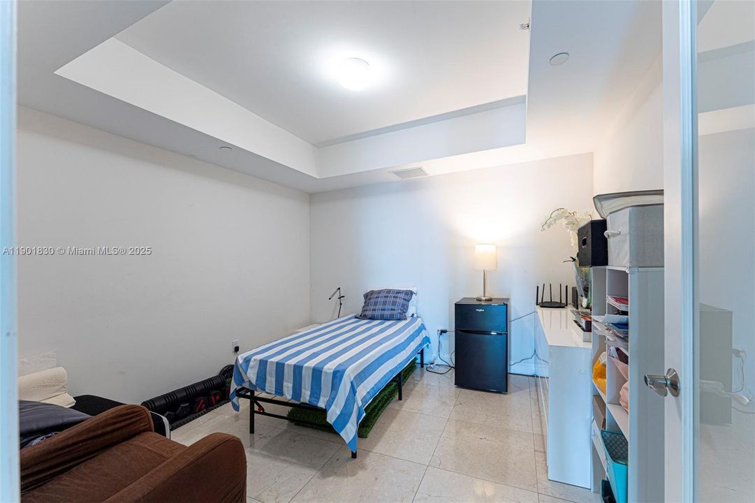 For Sale: $1,100,000 (2 beds, 2 baths, 2001 Square Feet)