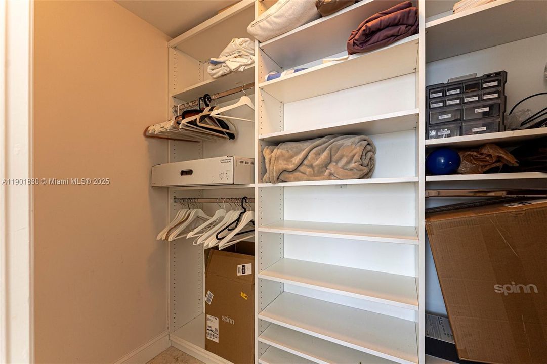 For Sale: $1,100,000 (2 beds, 2 baths, 2001 Square Feet)