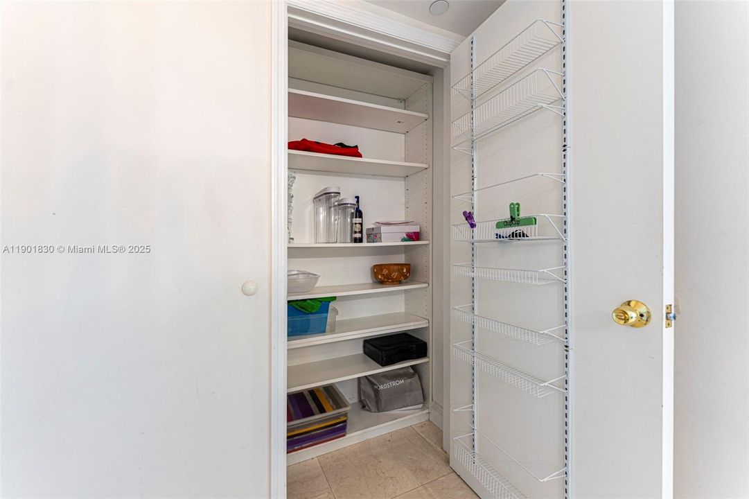 For Sale: $1,100,000 (2 beds, 2 baths, 2001 Square Feet)